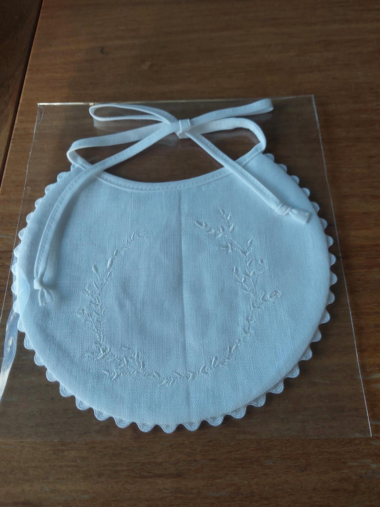 Baby Bib Linen Embroidered White with White Wreath